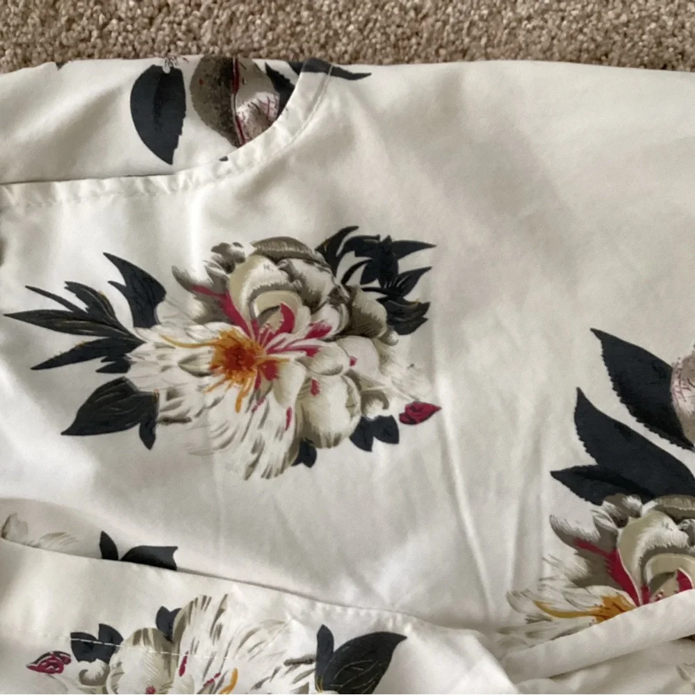 BRAND BAZAR FLORAL WHITE PANTS - Picture 7 of 10